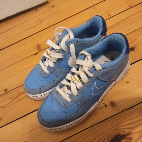 Nike Sneakers - Picture 1 of 6